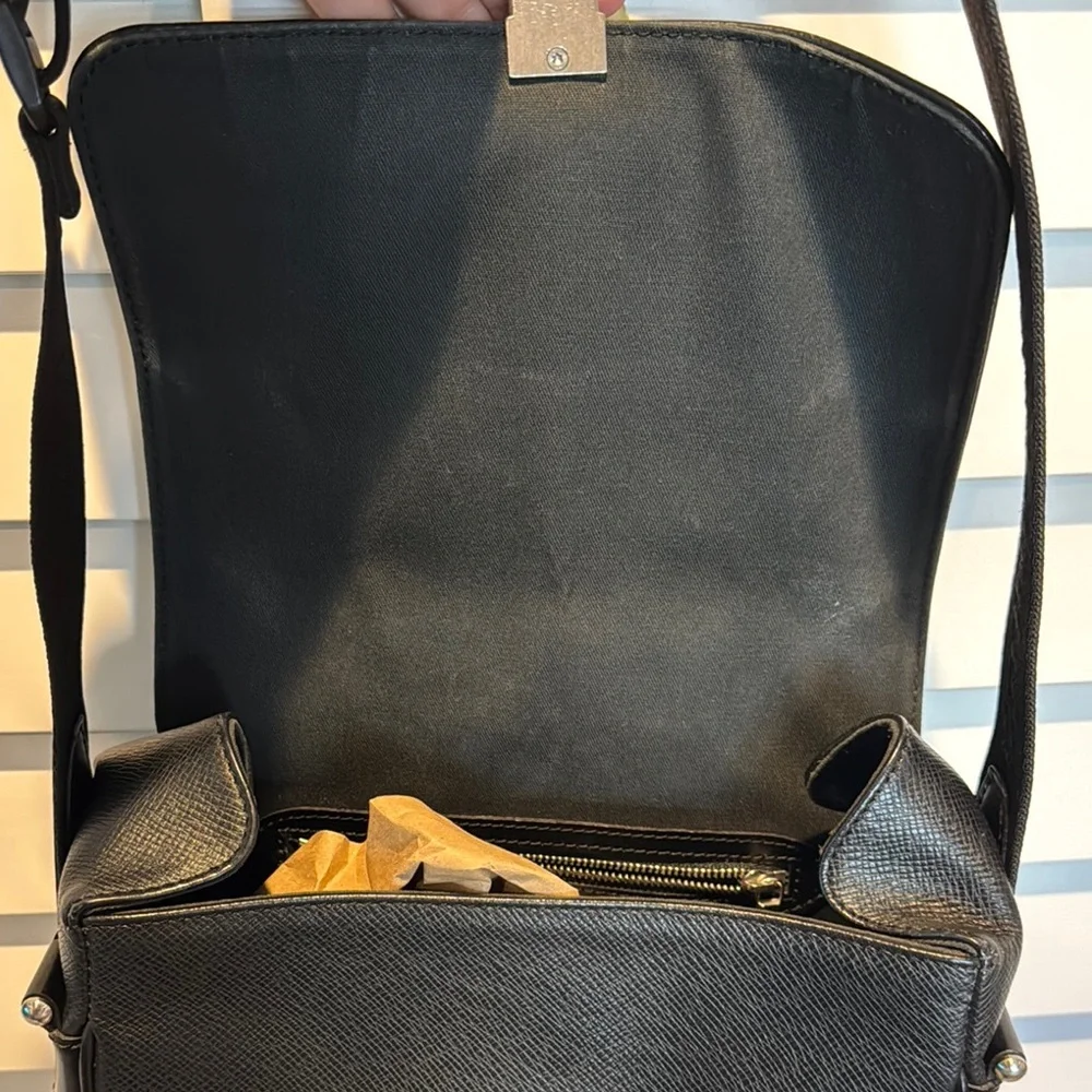 Louis Vuitton Authentic Taiga Yaranga Leather Vintage Bag with Adjustable Strap.